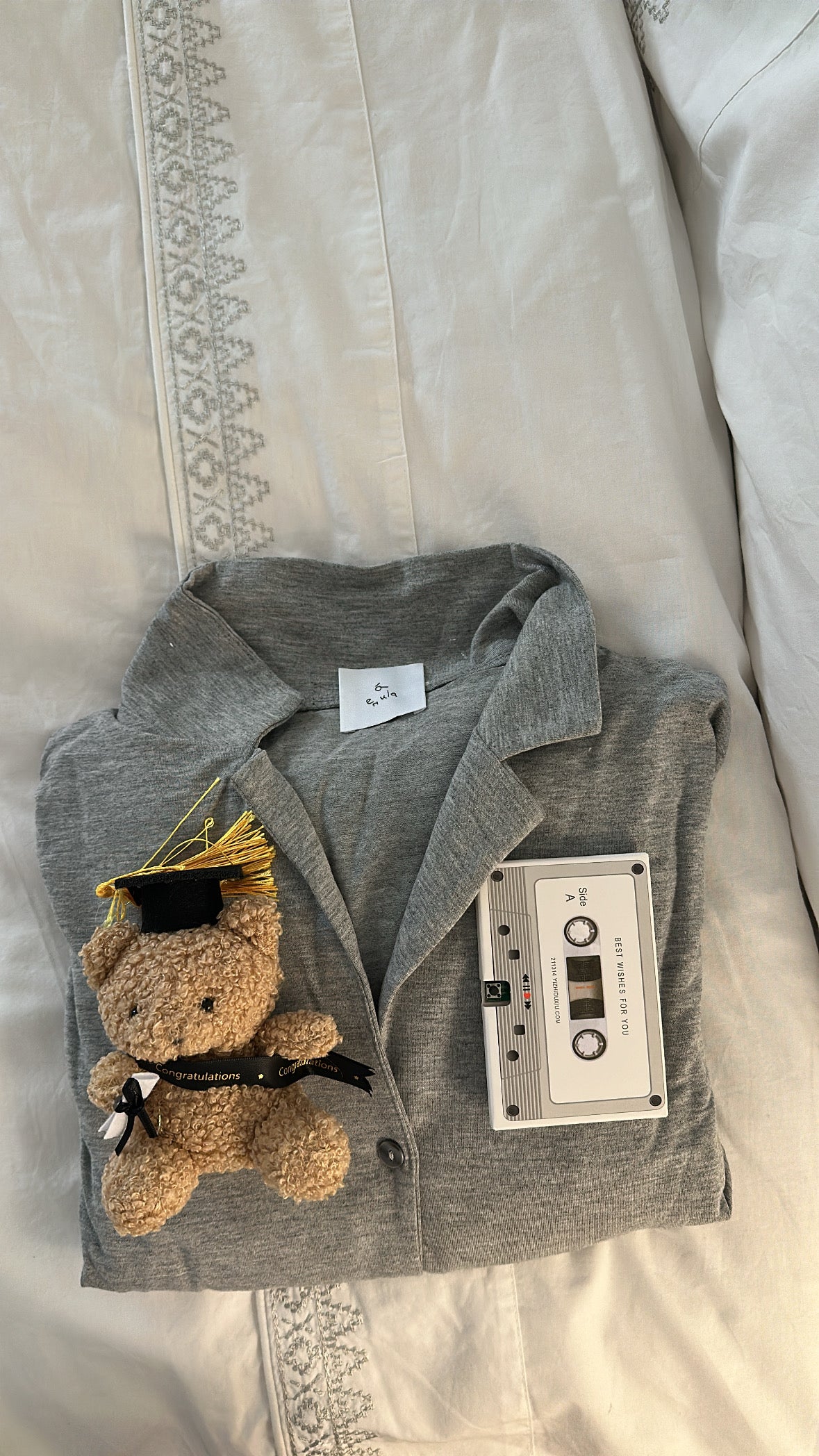 Graduates 2025 package 👩🏽‍🎓🤍💌