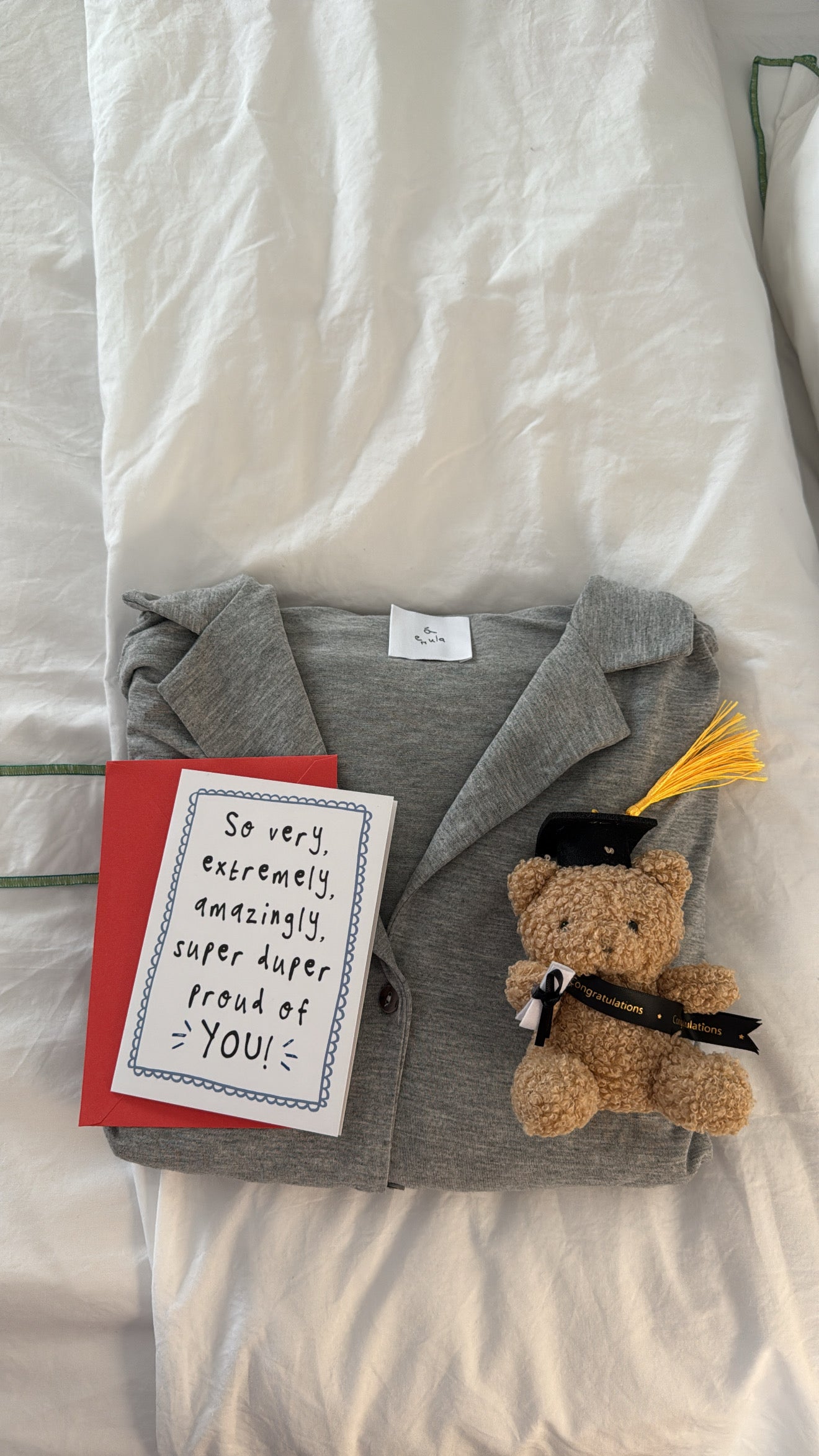 Graduates 2025 package 👩🏽‍🎓🤍💌