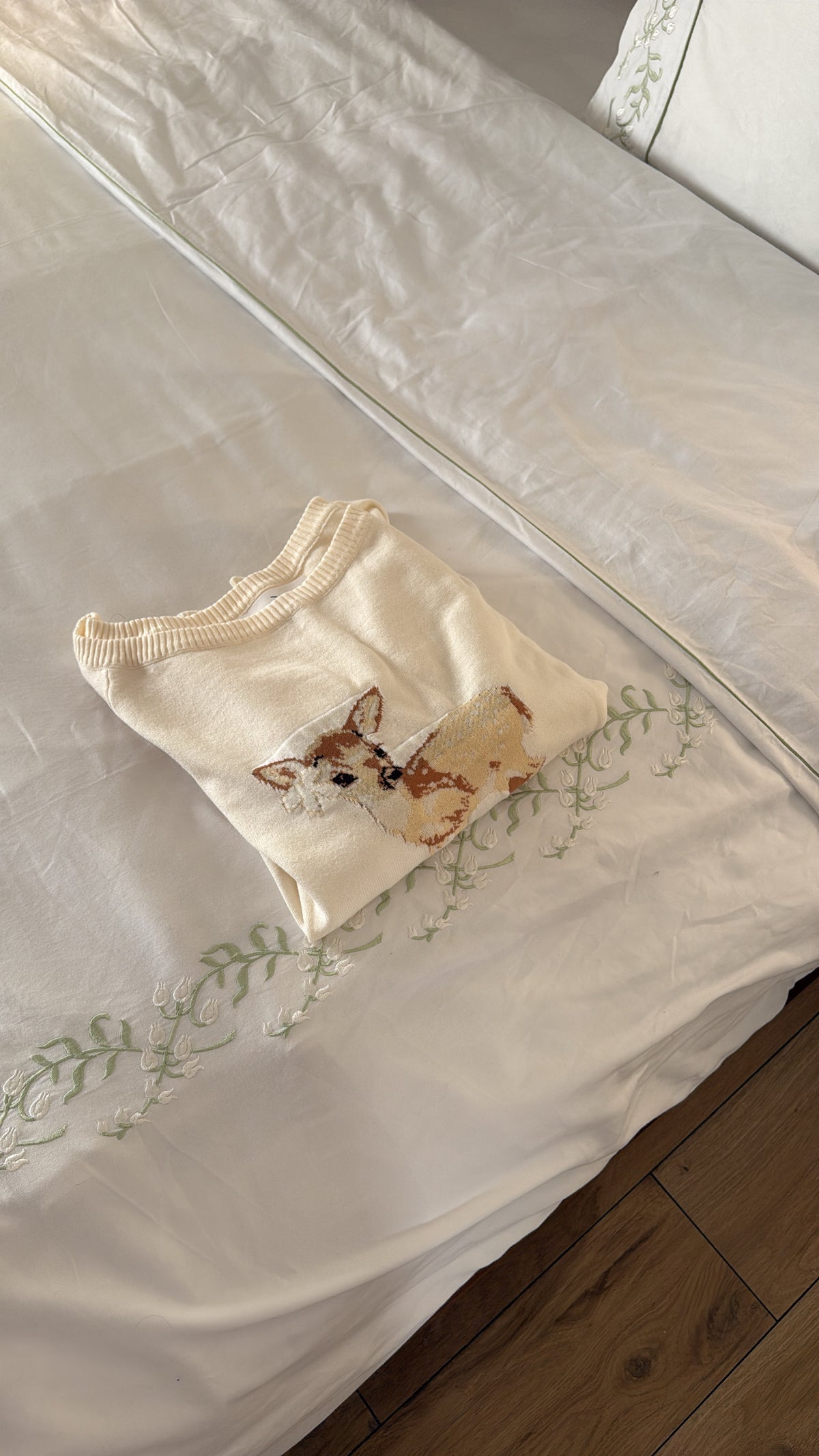 fawn basket (off shoulder sweater)