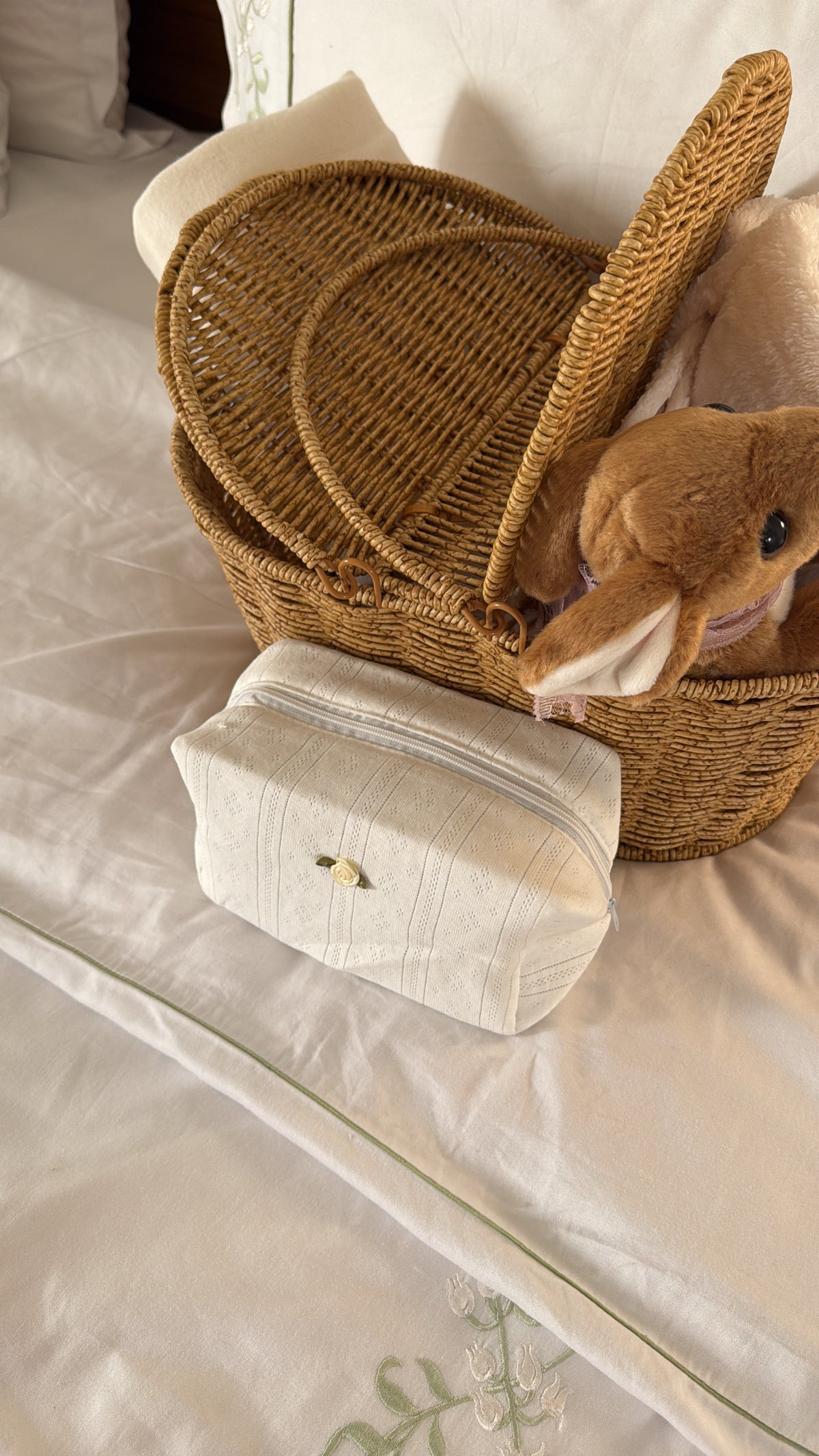 fawn basket (off shoulder sweater)