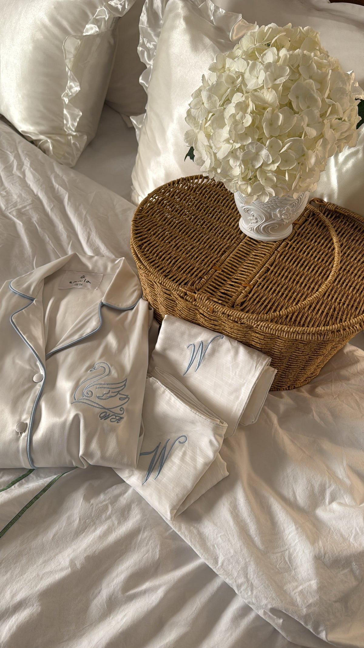 bride basket 🦢🤍 (swan pj)