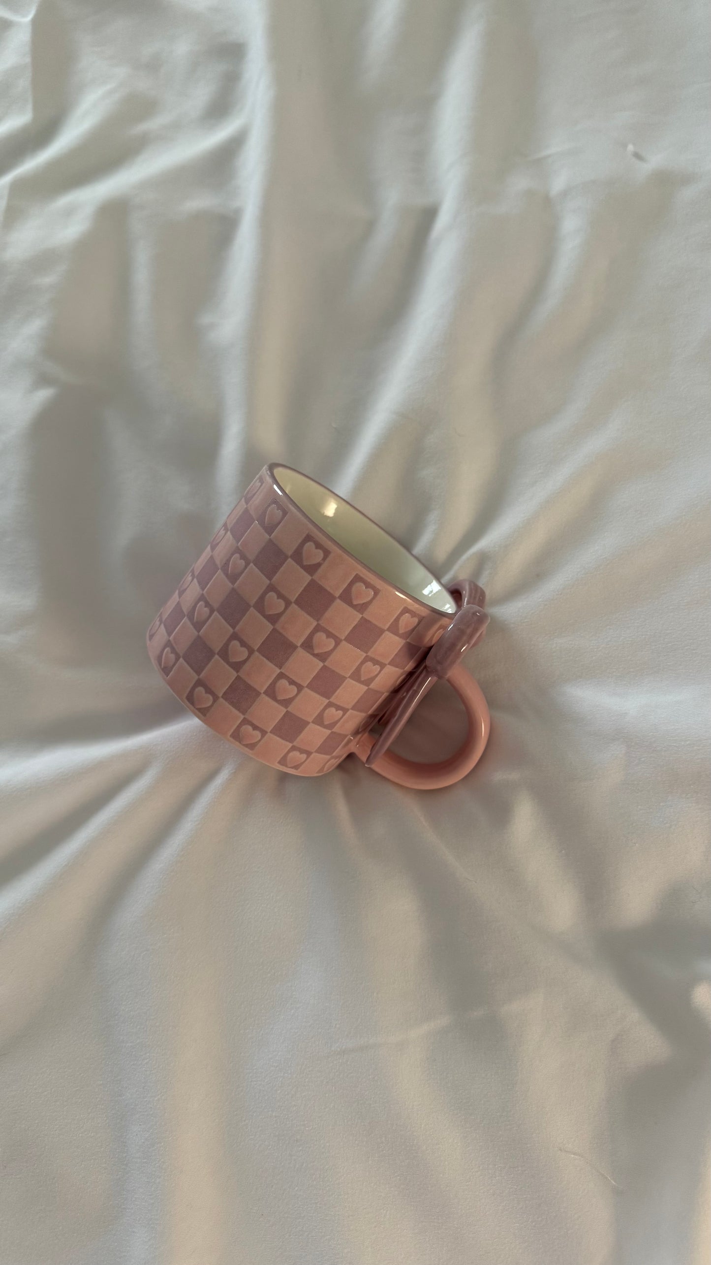 Pink checkered bow mug