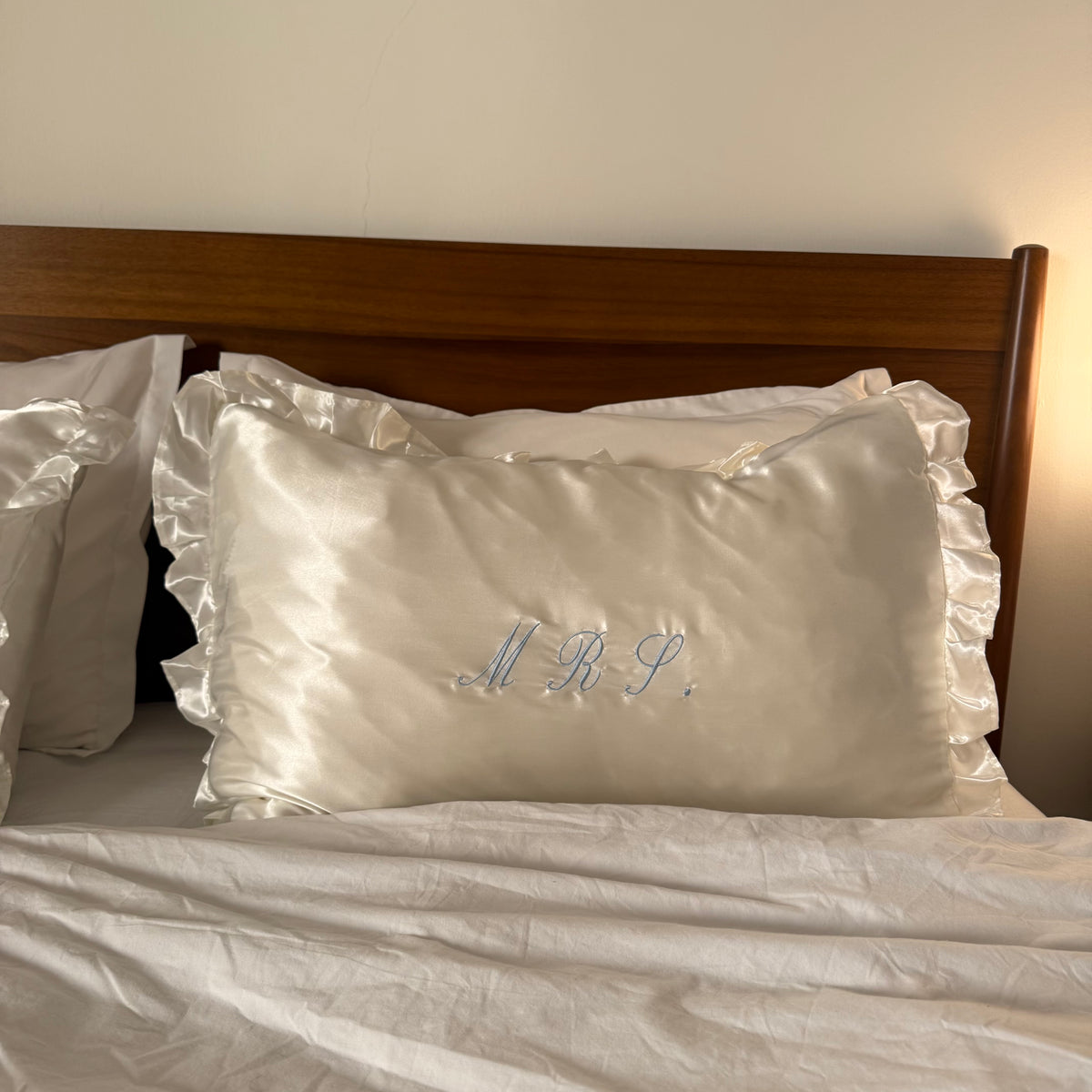 Mr & Mrs pillow satin case (2 piece)