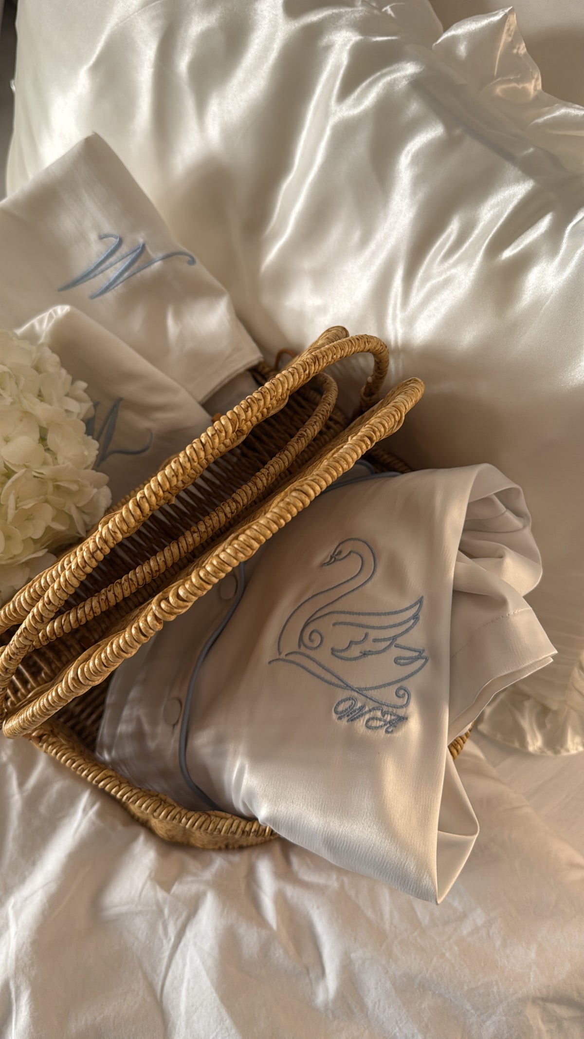 bride basket 🦢🤍 (swan pj)